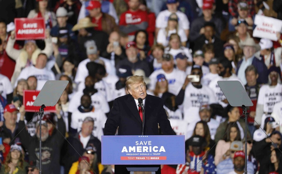 Tidligere president Donald Trump under lørdagens folkemøte i Conroe i Texas. Tidligere president Donald Trump under lørdagens folkemøte i Conroe i Texas. Foto: Jason Fochtman / Houston Chronicle / AP / NTB