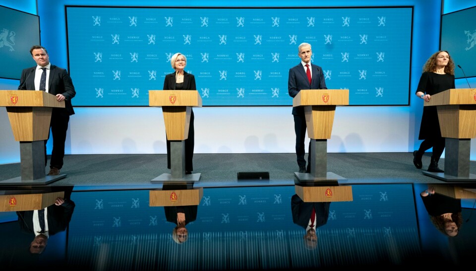 Tirsdag kveld er det klart for ny koronapressekonferanse hvor regjeringen kommer med nye lettelser. Her fra en tidligere pressekonferanse. Fra venstre: assisterende helsedirektør Espen Rostrup Nakstad, helse- og omsorgsminister Ingvild Kjerkol (Ap), statsminister Jonas Gahr Støre (Ap) og FHI-direktør Camilla Stoltenberg. Tirsdag kveld er det klart for ny koronapressekonferanse hvor regjeringen kommer med nye lettelser. Her fra en tidligere pressekonferanse. Fra venstre: assisterende helsedirektør Espen Rostrup Nakstad, helse- og omsorgsminister Ingvild Kjerkol (Ap), statsminister Jonas Gahr Støre (Ap) og FHI-direktør Camilla Stoltenberg.Foto: Torstein Bøe / NTB