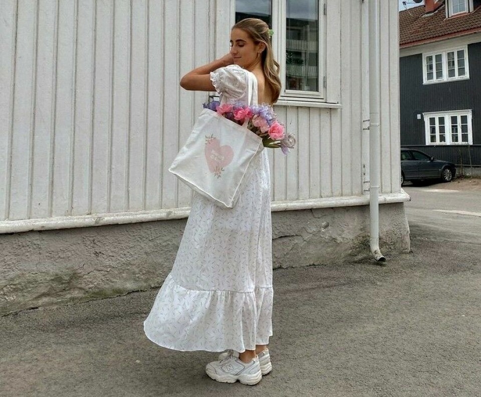 Se min kjole! Kaja Høglund lager klær til alle årstider og anledninger. Kaja Høglund