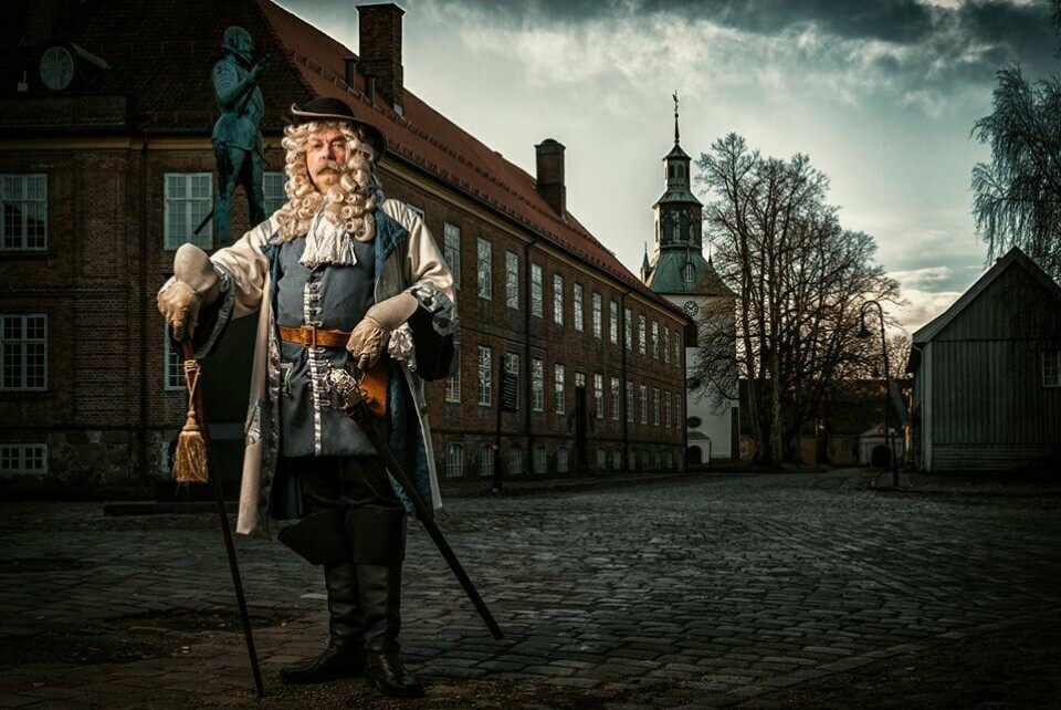 1. februar 1997 ble Kong Frederik IVs Tambourafdeling af 1704 stiftet. – Vi hadde et tett samarbeid med Forsvarsmuséet og Folkemuseets systue i utarbeidelse av uniformer og utstyr, forteller militær leder Carl Henrik Amundsen. 1. februar 1997 ble Kong Frederik IVs Tambourafdeling af 1704 stiftet. – Vi hadde et tett samarbeid med Forsvarsmuséet og Folkemuseets systue i utarbeidelse av uniformer og utstyr, forteller militær leder Carl Henrik Amundsen.