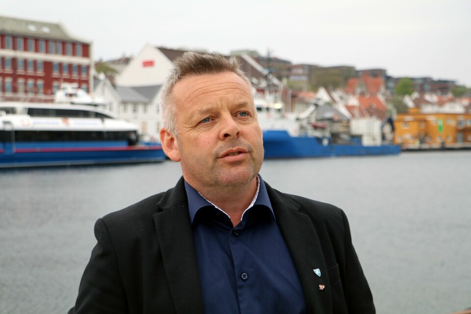 Stavanger KrFs gruppeleder Henrik Halleland. Stavanger KrFs gruppeleder Henrik Halleland fremmet et tilleggsforslag på vegne av mindretallspartiene i torsdagens formannskapsmøte. De vil gi kommunal støtte til næringslivet.