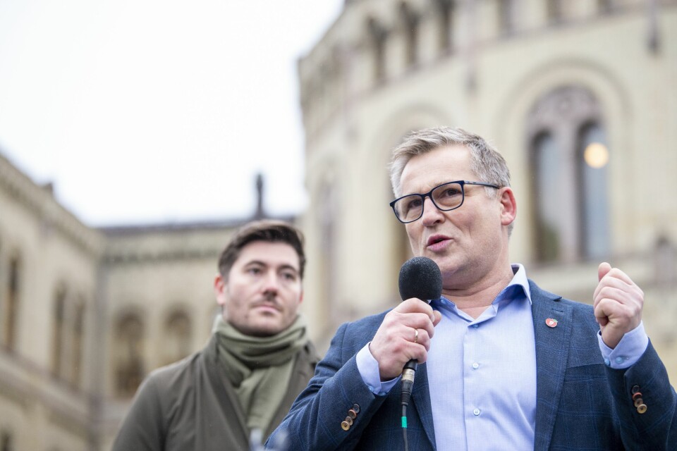 Frps Dagfinn Olsen mener det er meningsløst og uholdbart at personer som ikke kan jobbe på grunn av smittesituasjonen, straffes økonomisk. Frps Dagfinn Olsen mener det er meningsløst og uholdbart at personer som ikke kan jobbe på grunn av smittesituasjonen, skal straffes økonomisk.
