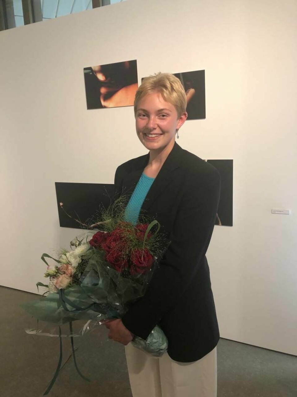 Sara November Skutle var naturlig nok stolt da et utvalg av bildene hennes ble stilt ut på Henie Onstad Kunstsenter i to måneder. Sara November Skutle var naturlig nok stolt da et utvalg av bildene hennes ble stilt ut på Henie Onstad Kunstsenter i to måneder.