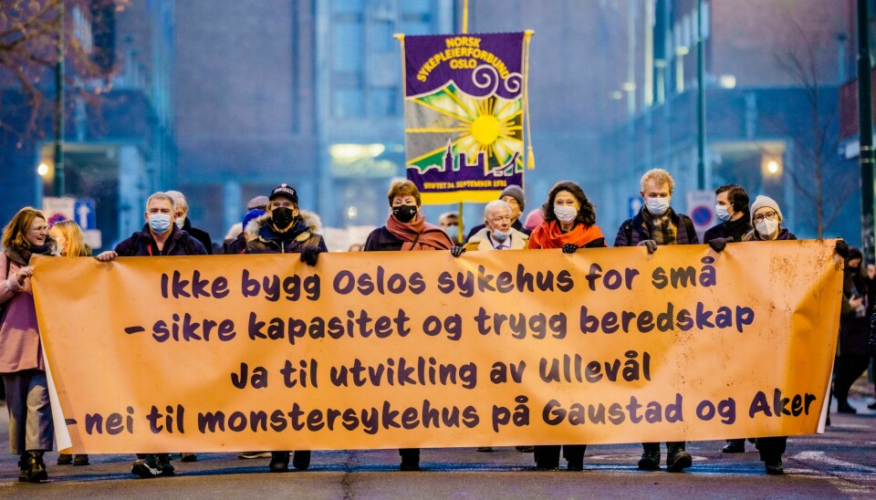 En meningsmåling viser at flertallet av Oslos borgere ønsker en folkeavstemning om Ullevål sykehus. F.v. leder i Oslo legeforening Kristin Hovland, Bjørn Wølstad-Knudsen, leder i Fagforbundet Sykehus og Helse i Oslo, Jan Bøhler (Sp), ordfører i Oslo, Marianne Borgen, Carl I. Hagen og Åse Kleveland under Folkeaksjonen Redd Ullevål sykehus sin markering utenfor Stortinget over motstand mot Helse sør-øst sine fremtidsutsikter for Oslo universitetssykehus. Foto: Stian Lysberg Solum / NTB