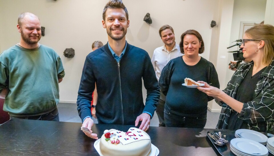 Stortingsgruppa til Rødt feiret i høst valgsuksessen med bløtekake med påskriften 4,7%. Nå må partileder Bjørnar Moxnes kjøpe større kake for å få plass til doble siffer. .