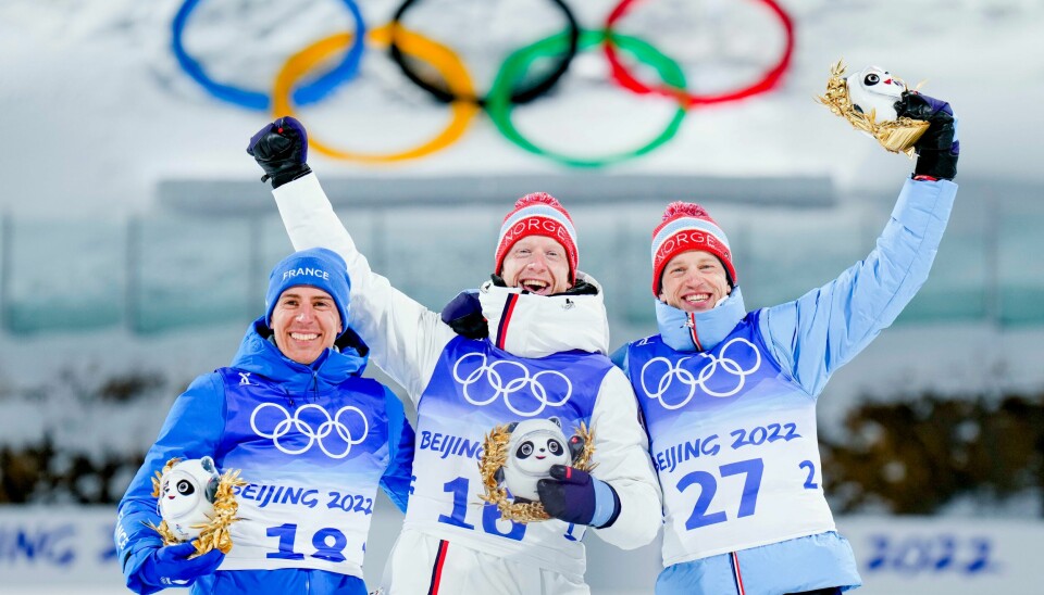 F.v. sølvvinner Quentin Fillon Maillet fra Frankrike, gullvinner Johannes Thingnes Bø og bronsevinner Tarjei Bø etter skiskyting 10 km sprint i Zhangjiakou lørdag. F.v. sølvvinner Quentin Fillon Maillet fra Frankrike, gullvinner Johannes Thingnes Bø og bronsevinner Tarjei Bø etter skiskyting 10 km sprint i Zhangjiakou lørdag.