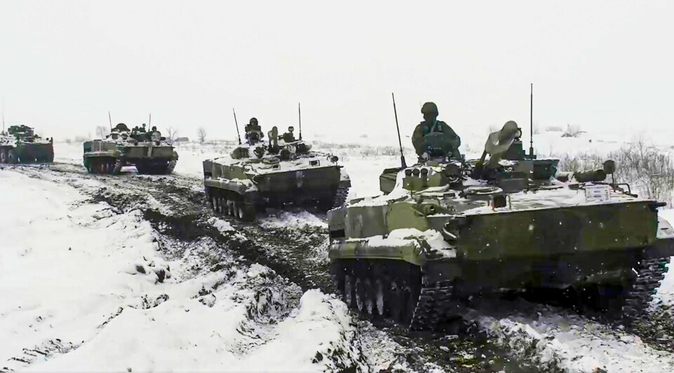 Russiske stridsvogner under en øvelse i regionen Rostov i slutten av januar. Rostov grenser mot den østlige delen av Ukraina. Russiske stridsvogner under en øvelse i regionen Rostov i slutten av januar. Rostov grenser mot den østlige delen av Ukraina. Foto: Russlands forsvarsdepartement / AP / NTB