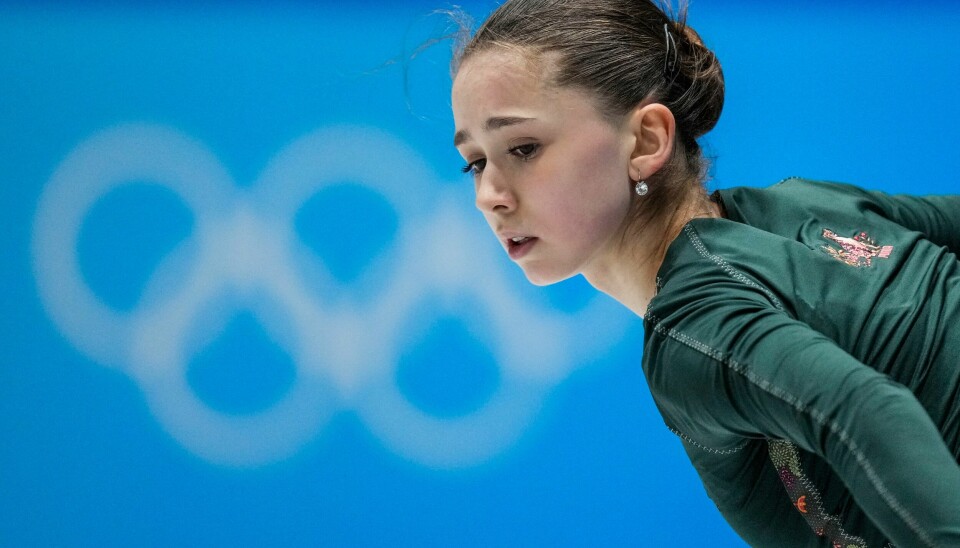 Kamila Valjeva får konkurrere videre i OL tross en positiv dopingprøve. Det skaper reaksjoner. Kamila Valjeva får konkurrere videre i OL tross en positiv dopingprøve. Det skaper reaksjoner. Foto: Bernat Armangue / AP / NTB