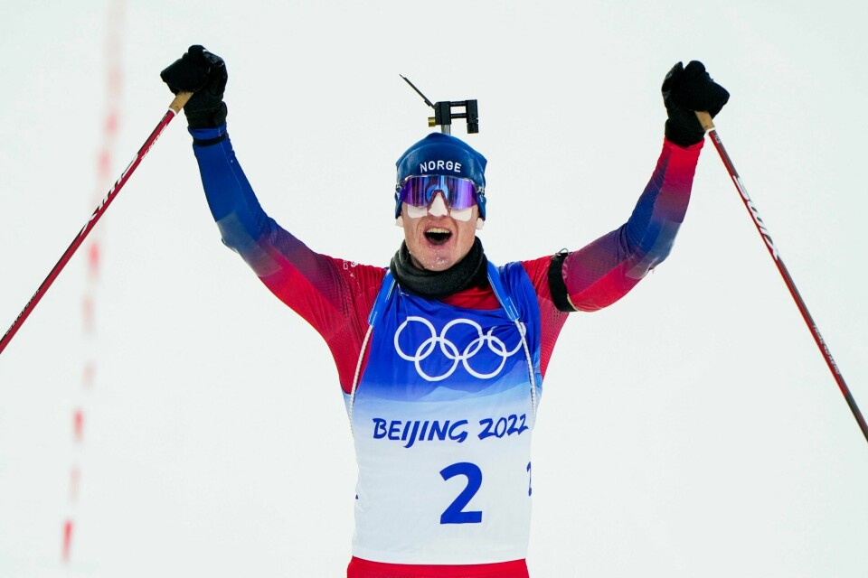 Johannes Thingnes Bø kunne juble for seier på fellesstarten. Det var Norges 15. gull i Beijing-lekene. Johannes Thingnes Bø kunne juble for seier på fellesstarten. Det var Norges 15. gull i Beijing-lekene. Foto: Heiko Junge / NTB