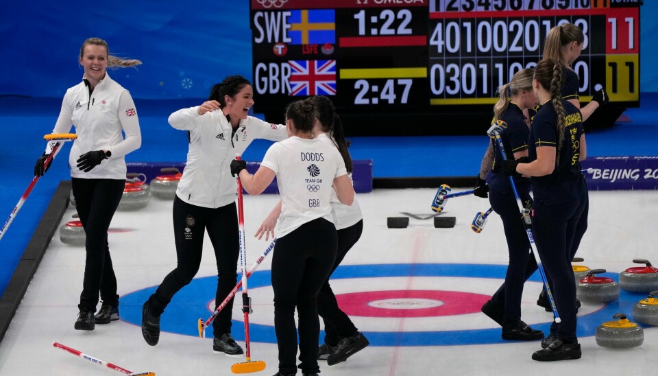 Storbritannias kvinnelag i curling jubler etter å ha vunnet den dramatiske OL-semifinalen mot Sverige etter forlengning. Storbritannias kvinnelag i curling jubler etter å ha vunnet den dramatiske OL-semifinalen mot Sverige etter forlengning. Foto: Nariman El-Mofty, AP / NTB