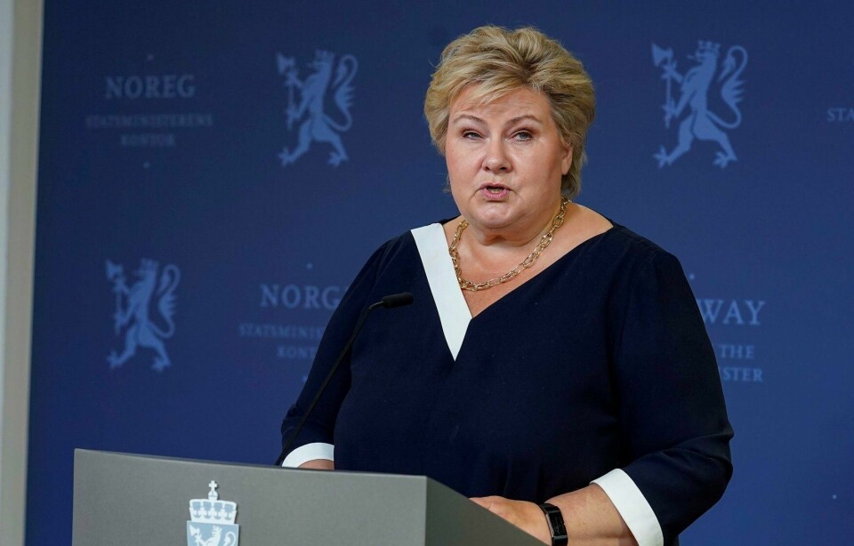 Erna Solberg har midlertidig endret navnet sitt på LinkedIn til Arne Erna Solberg. Oslo 20211012. Statsminister Erna Solberg (H) holder pressekonferanse tirsdag i anledning avskjedssøknaden og regjeringsskiftet, i presserommet i Regjeringens representasjonsanlegg.Foto: Terje Bendiksby / NTB