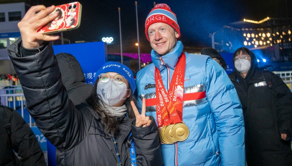 Johannes Thingnes Bø ble mestvinnende OL-utøver. Her poserer han med sine OL-medaljer, fire gull og en bronse, etter medaljeseremonien på Medal Plaza. Johannes Thingnes Bø ble mestvinnende OL-utøver. Her poserer han med sine OL-medaljer, fire gull og en bronse, etter medaljeseremonien på Medal Plaza.