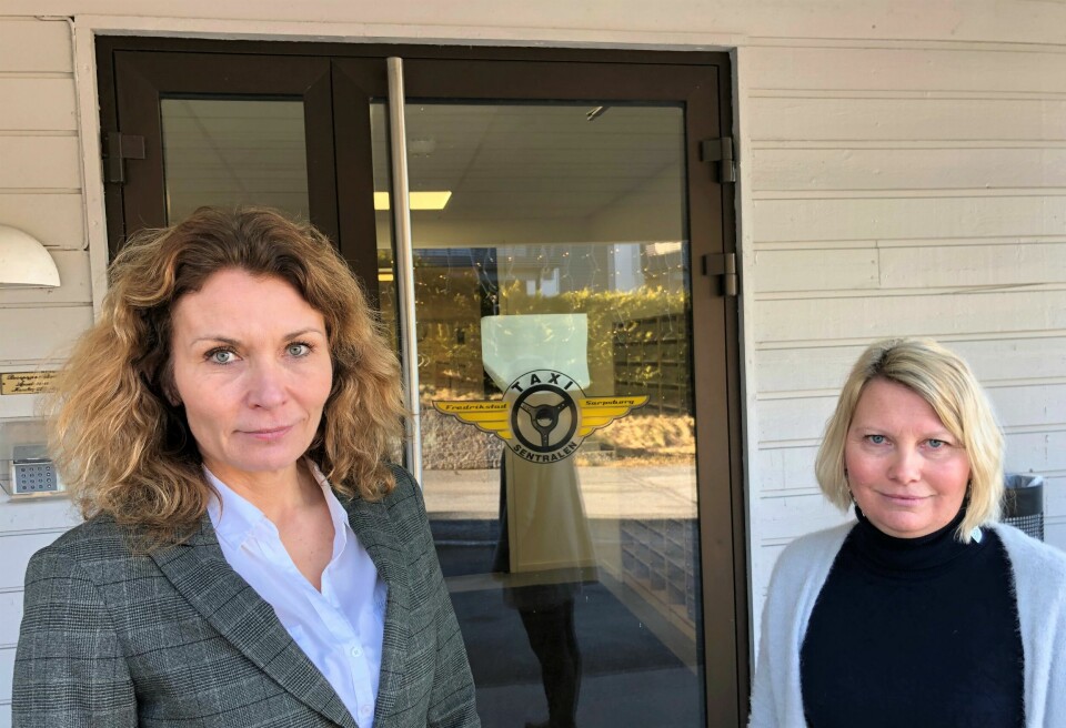 Stortingsrepresentant Kjerstin Wøyen Funderud (Sp, til venstre) og bystyrerepresentant og stortingsvara Elin Tvete (Sp) besøkte fredag Taxisentralen i Fredrikstad for å få innspill til kampen de står sammen med næringen om. Stortingsrepresentant Kjerstin Wøyen Funderud (Sp, til venstre) og bystyrerepresentant og stortingsvara Elin Tvete (Sp) besøkte fredag Taxisentralen i Fredrikstad for å få innspill til kampen de står sammen med næringen om.