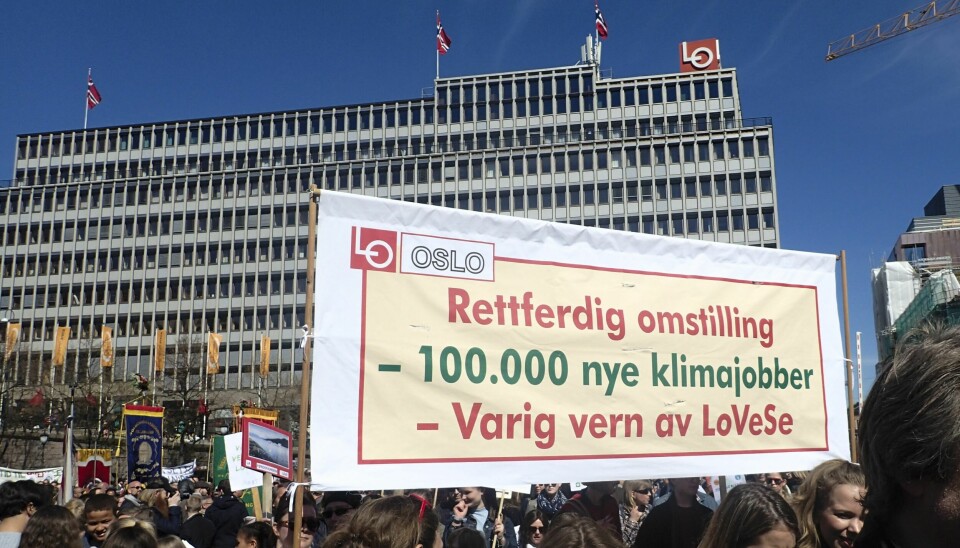 Kravet om 100.000 flere klimajobber har vært fremmet i årevis av dem som står bak konferansen «Broen til framtiden», og det har også vært tema under markeringen av 1. mai, som i Oslo i 2017. Kravet om 100.000 flere klimajobber har vært fremmet i årevis av dem som står bak konferansen Broen til framtiden, og det har også vært tema under markeringen av 1. mai, som i Oslo i 2017.