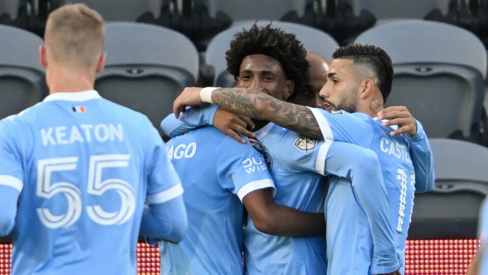 New York City-spiss Talles Magno blir gratulert for ett av målene han scoret mot Santos i CONCACAFs mesterliga. New York City-spiss Talles Magno blir gratulert for ett av målene han scoret mot Santos i CONCACAFs mesterliga.