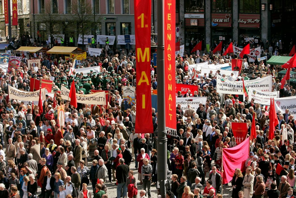 Årets hovedparole er «Mot økte forskjeller – arbeid, bolig, utdanning og velferd til alle». Årets hovedparole er «Mot økte forskjeller – arbeid, bolig, utdanning og velferd til alle». Her fra Youngstorget 1. mai 2007. Arkivfoto: Heiko Junge / NTB