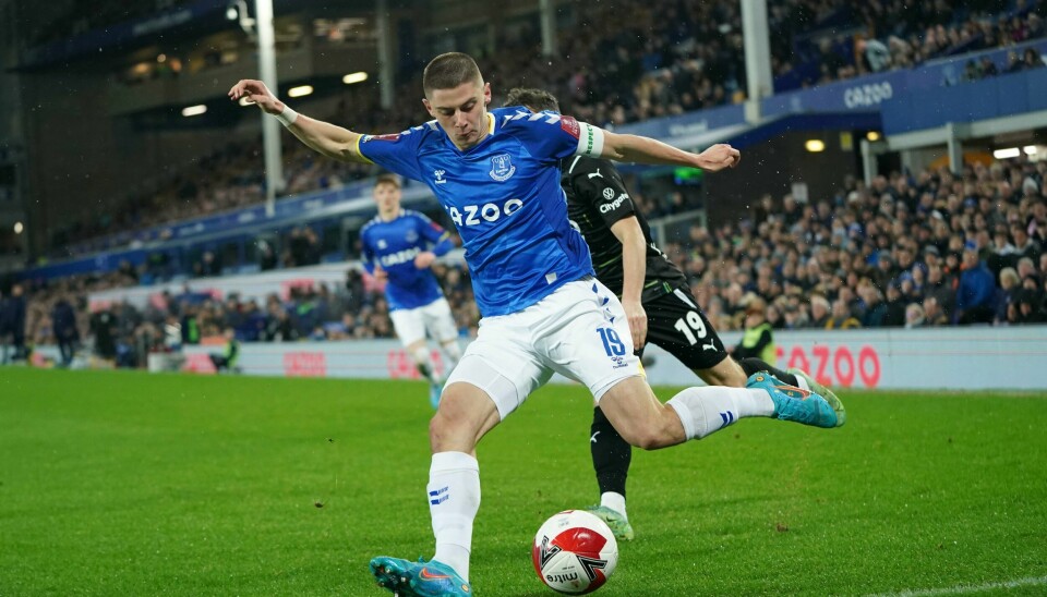 Vitalij Mykolenko var kaptein for Everton torsdag. Vitalij Mykolenko var kaptein for Everton torsdag. Foto: Jon Super / AP / NTB