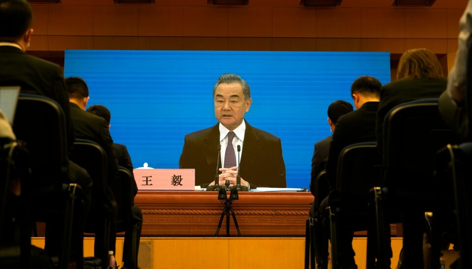 Kinas utenriksminister Wang Yi uttalte seg på en digital pressekonferanse på sidelinjene av det årlige møtet i Kinas nasjonale folkekongress. Kinas utenriksminister Wang Yi uttalte seg på en digital pressekonferanse på sidelinjene av det årlige møtet i Kinas nasjonale folkekongress. Foto: Sam McNeil / AP / NTB