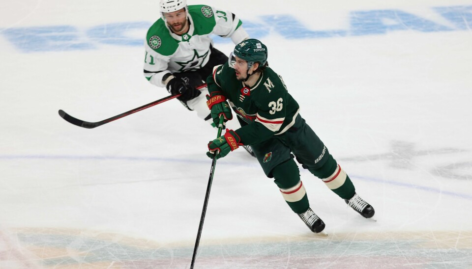 Mats Zuccarello i aksjon for Minnesota Wild i hjemmekampen mot Dallas Stars søndag. Mats Zuccarello i aksjon for Minnesota Wild i hjemmekampen mot Dallas Stars søndag. Foto: Stacy Bengs, AP / NTB