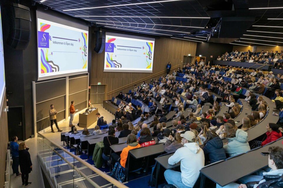 UiS anslår at rundt 2500 videregående-elever og andre interesserte deltok da de arrangerte Åpen dag. UiS anslår at rundt 2500 videregående-elever og andre interesserte deltok da de arrangerte Åpen dag.