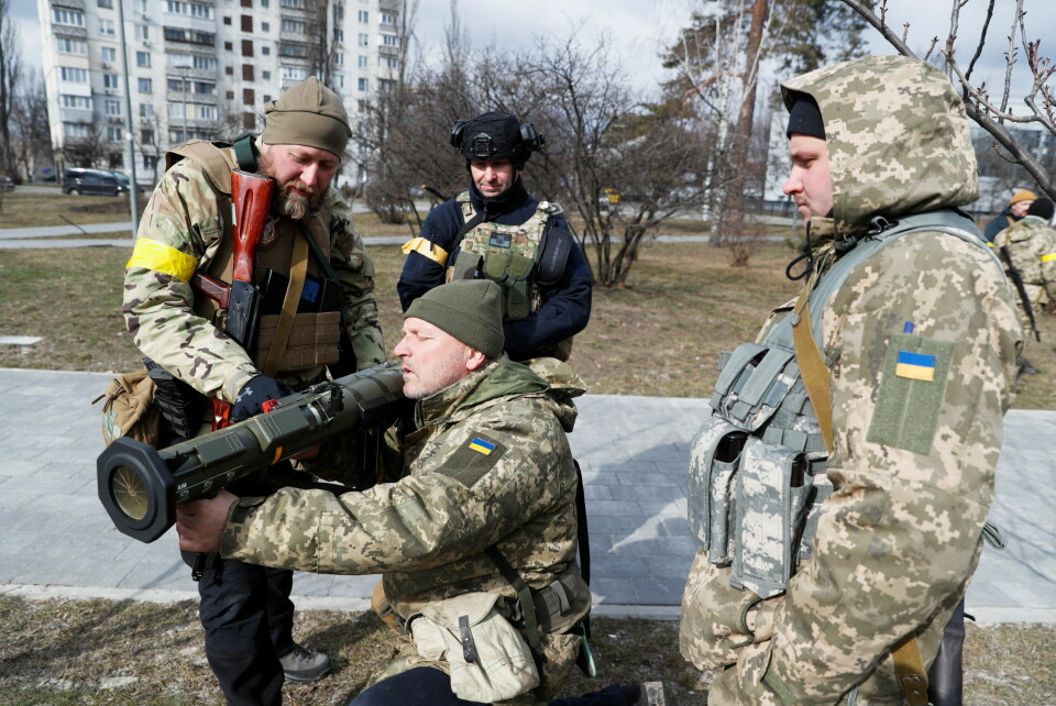 Nye medlemmer av Territorial Defence Forces deltar på øvelse i Kyiv torsdag. Nupi-forsker tror ikke det kommer en snarlig løsning på krigen. Nye medlemmer av Territorial Defence Forces deltar på øvelse i Kyiv torsdag.