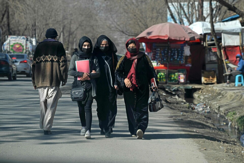 Ikke alle får gå på skole igjen i Afghanistan etter at Taliban igjen tok makta i landet. Men noen steder, som her i Kabul, gjenåpnet universitetet 26. februar. Ikke alle får gå på skole igjen i Afghanistan etter at Taliban igjen tok makta i landet. Men noen steder, som her i Kabul, gjenåpnet universitetet 26. februar.