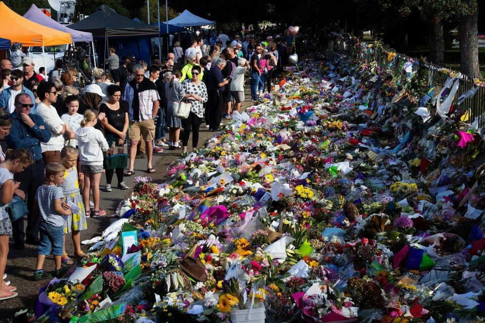Et voksende blomsterhav vokste opp etter terroren mot Botanical Garden in Christchurch i Christchurch, New Zealand. Ikke ulikt Oslos rosehav etter 22. juli.