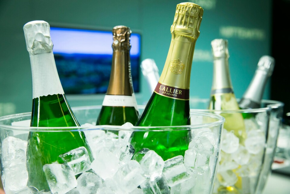 Det er mange som kommer til å skåle med bobler i glassene i dag. Her er champagne avbildet. Foto: Heiko Junge / NTB scanpix
