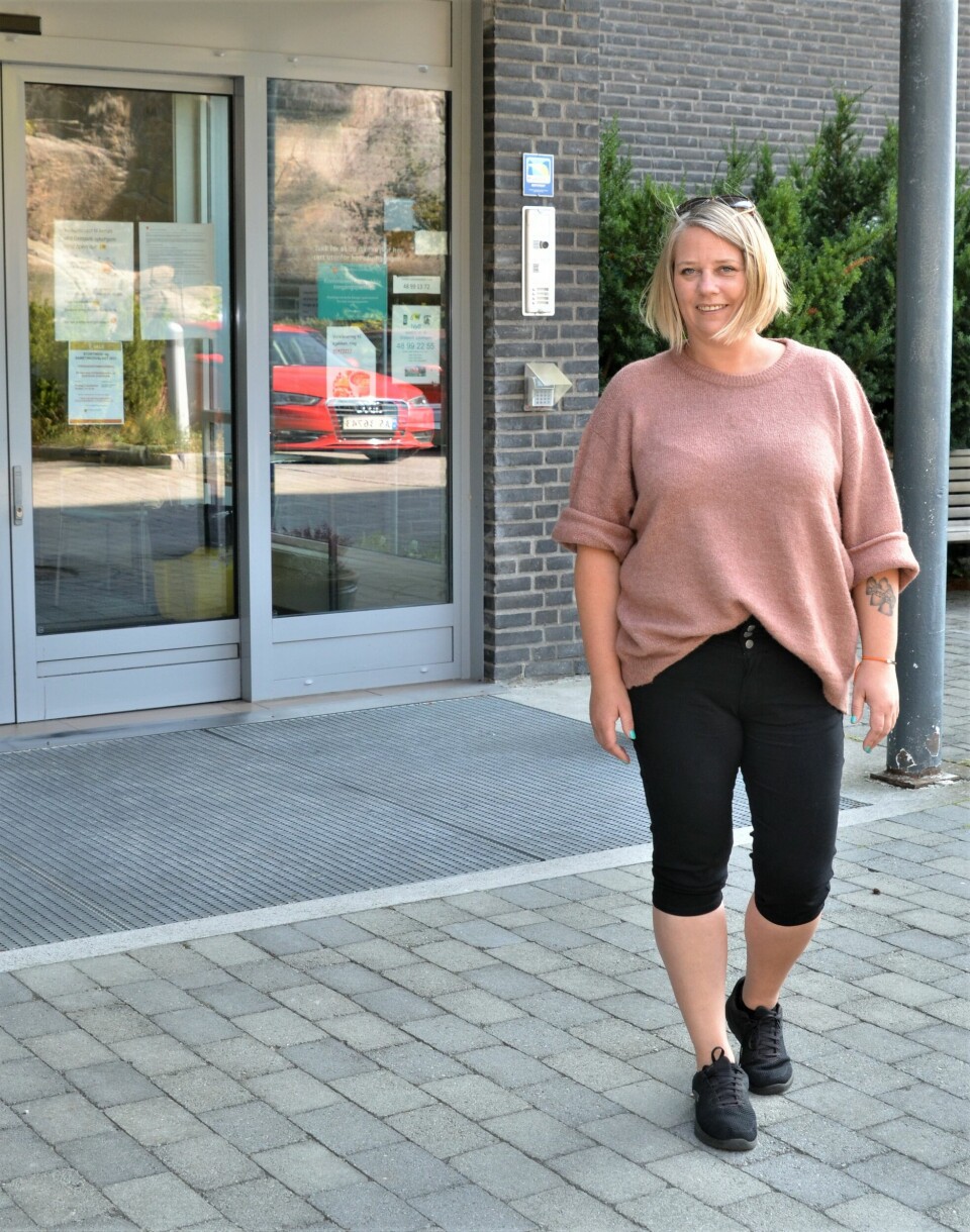 Hege Hansen Hege Hansen har allerede vært i kontakt med ansatte i eldreomsorgen. Som lesbisk og tidligere ansatt i lindrende omsorg, vil hjelpepleieren bidra til at beboere får beholde sin integritet og verdighet.