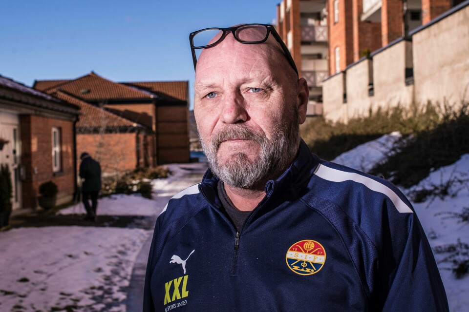 Fengselsbetjent Trond Muggerud (53) fikk korona på jobb og utviklet en lungesykdom som gjør at legene forespeiler han mellom 3,5 og 5 år igjen å leve. Fengselsbetjent Trond Muggerud (53) fikk korona på jobb og utviklet en lungesykdom som gjør at legene forespeiler han mellom 3,5 og 5 år igjen å leve.Foto: Eirik Dahl Viggen/FriFagbevegelse