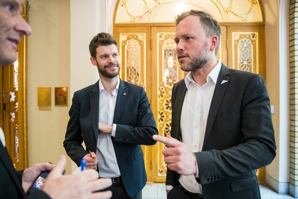 Både Rødt-leder Bjørnar Moxnes og SV-leder Audun Lysbakken må se sine partier falle på VGs nye meningsmåling. Både Rødt-leder Bjørnar Moxnes og SV-leder Audun Lysbakken må se sine partier falle på VGs nye meningsmåling. Foto: Håkon Mosvold Larsen / NTB