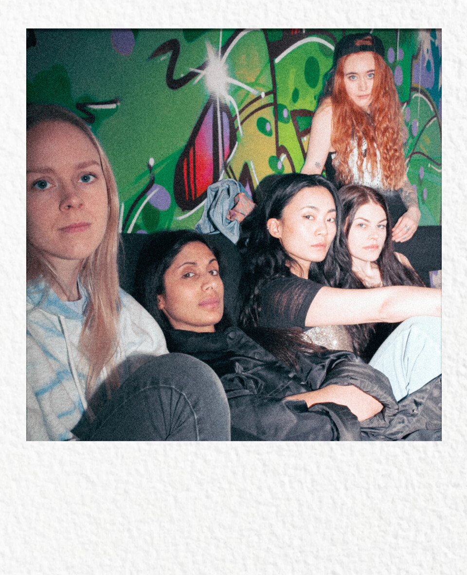 «Blikk» på Kloden teater, av Mine Nilay Yalcin, med Hina Zaidi, Amalie Hyung Ju Eggen, Lisa Birkenes Thun, Madeleine F. Røseth og Julia Sørensen. «Blikk» på Kloden teater, av Mine Nilay Yalcin, med Hina Zaidi, Amalie Hyung Ju Eggen, Lisa Birkenes Thun, Madeleine F. Røseth og Julia Sørensen.