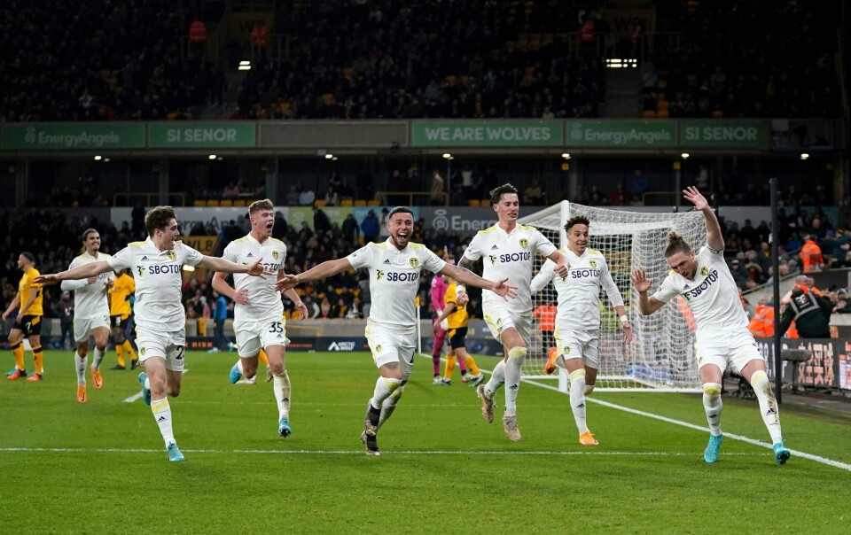 Luke Ayling fullførte snuoperasjonen på overtid av andre omgang, og feiret 3-2-målet med et ufattelig dårlig forsøk på å slå hjul. Luke Ayling fullførte snuoperasjonen på overtid av andre omgang, og feiret 3-2-målet med et ufattelig dårlig forsøk på å slå hjul.