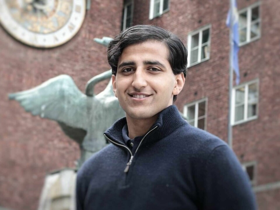 Helse- og sosialpolitiske talsperson i Oslo Høyre Hassan Nawaz mener Oslo bør ha egne skoler eller avdelinger for ukrainske flyktninger. Skolebyråd Sunniva Holmås Eidsvoll (SV) viser til at barna vil få plass på nærskolene, men utelukker ikke egen skole slik som i Bergen. Oslo Unge Høyre-leder Hassan Nawaz.