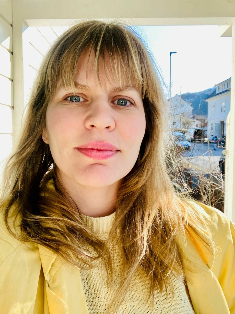 Regissør Miriam Prestøy Lie har ett spesielt publikum i kikkerten med denne forestillingen: Gutt (17) som aldri før har vært på teater. Kvinne i vårsol
