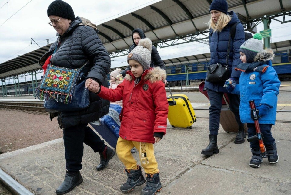 Mennesker på flukt ankommer togstasjonen i Chop, Ukraina fra krigsområdene lenger øst. Mennesker på flukt ankommer togstasjonen i Chop, Ukraina fra krigsområdene lenger øst.