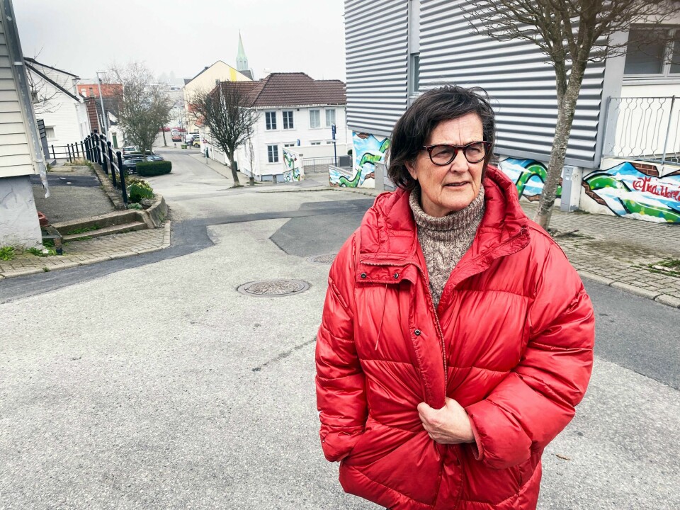 Torunn Egge Roux er en av beboerne i Øvre Blåsenborg, rett ved Nedre Banegate. Hun er bekymret for trafikksikkerheten på grunn av mye gjennomfartskjøring i den smale gaten. Torunn Egge Roux er en av beboerne ved Nedre Banegate. Hun er bekymret for trafikksikkerheten på grunn av mye gjennomfartskjøring i den smale gaten.