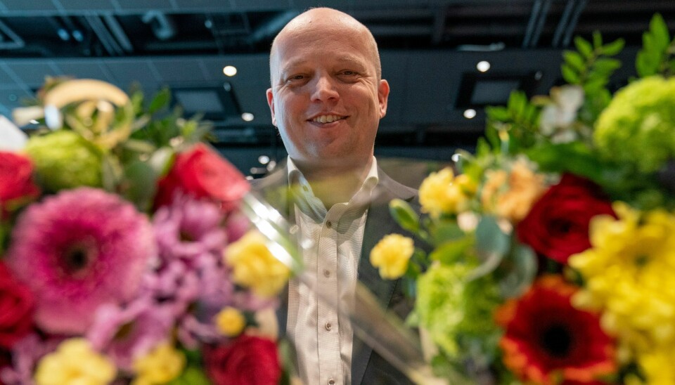 Senterpartileder og finansminister Trygve Slagsvold Vedum fikk applaus og blomster da han talte på Senterpartiets landsstyremøte. Det er mindre slikt når han møter vanlige folk om dagen. Senterpartileder og finansminister Trygve Slagsvold Vedum fikk applaus og blomster da han talte på Senterpartiets landsstyremøte. Det er mindre slikt når han møter vanlige folk om dagen.