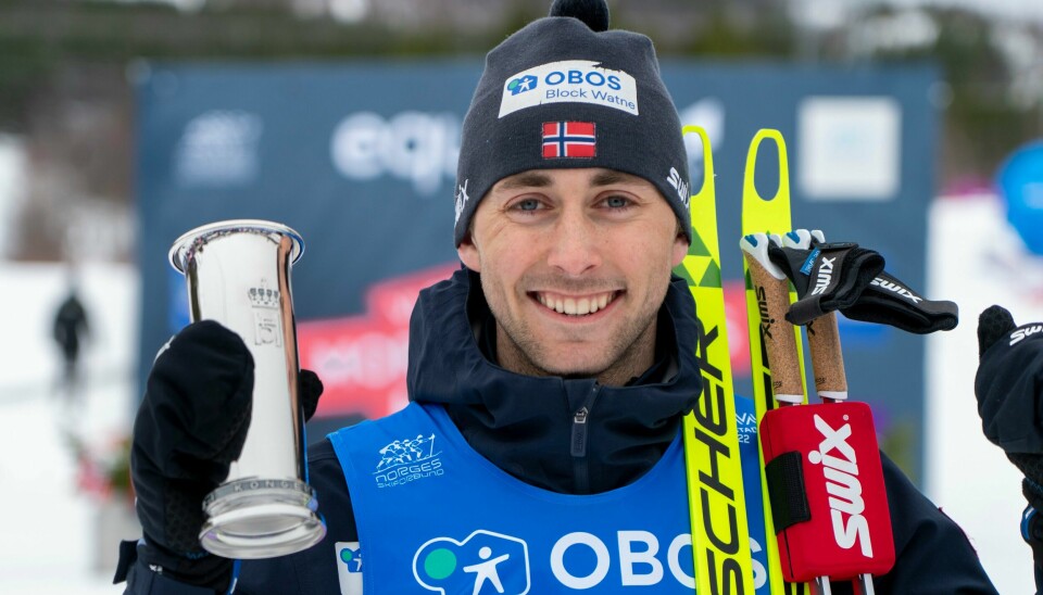 Jarl Magnus Riiber får sin sjuende kongepokal under herrenes 10km kombinert Gundersen under NM på ski i Harstad. Jarl Magnus Riiber innkasserte nok en kongepokal i kombinert søndag. Foto: Terje Pedersen / NTB