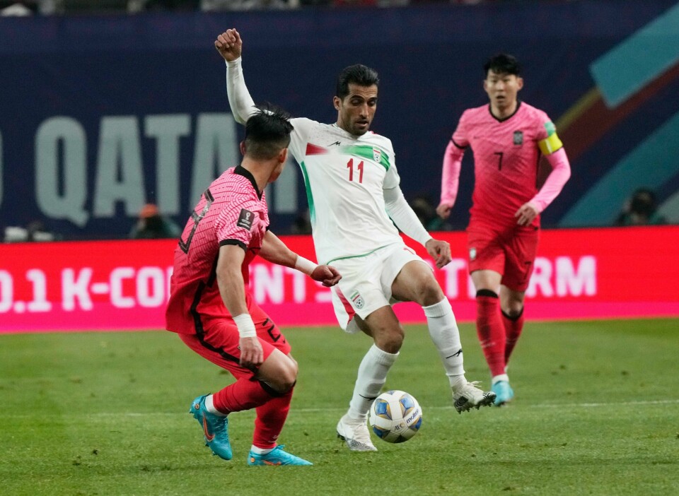 Mange kvinner med gyldig billett ble nektet adgang på stadion for å se Irans landskamp mot Libanon. Her er Irans Vahid Amiri i aksjon mot Sør-Korea tidligere i mars. Mange kvinner med gyldig billett ble nektet adgang på stadion for å se Irans landskamp mot Libanon. Her er Irans Vahid Amiri i aksjon mot Sør-Korea tidligere i mars. Foto: Ahn Young-joon / AP / NTB