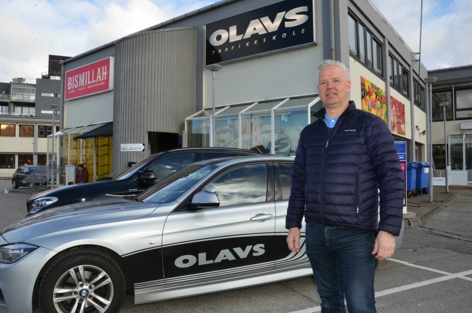 Morten Hagland, daglig leder i Olavs trafikkskole i Sandnes mener trafikkstasjonen må ansette flere sensorer. - Systemet er lotto, sier han. Morten Hagland, daglig leder i Olavs trafikkskole i Sandnes mener trafikkstasjonen må ansette flere sensorer. - Systemet er lotto, sier han.