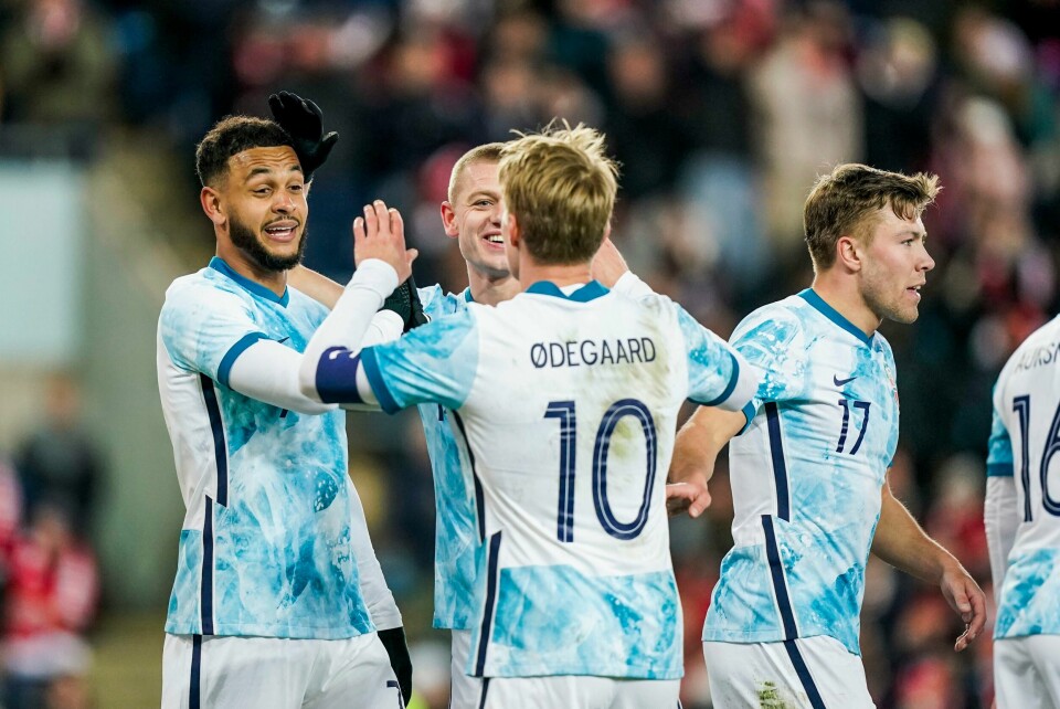 Joshua King kunne endelig juble for scoring på landslaget igjen, og da målet endelig satt, kom det hele tre i slengen. Joshua King kunne endelig juble for scoring på landslaget igjen, og da målet endelig satt, kom det hele tre i slengen.