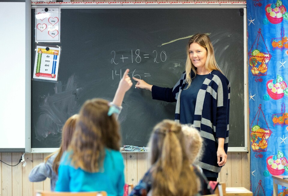 Illustrasjonsfoto: Gorm Kallestad / NTB scanpix Trondheim 20171009.Lærer i klassesituasjon på barneskole . Modellklarert.Foto: Gorm Kallestad / NTB scanpix