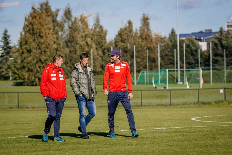 Ronny deila (i midten) kom til Valle og Vålerenga sommeren 2016 og fikk sine første møter med VIF-trenerne Kjetil Rekdal (t.v.) og Morten Tandberg.
