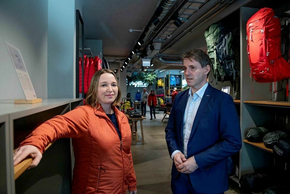 Yngvill Ofstad hos Bergans AS og Ivar Horneland Kristensen fra Virke er glade for at næringsministeren vil endre loven.