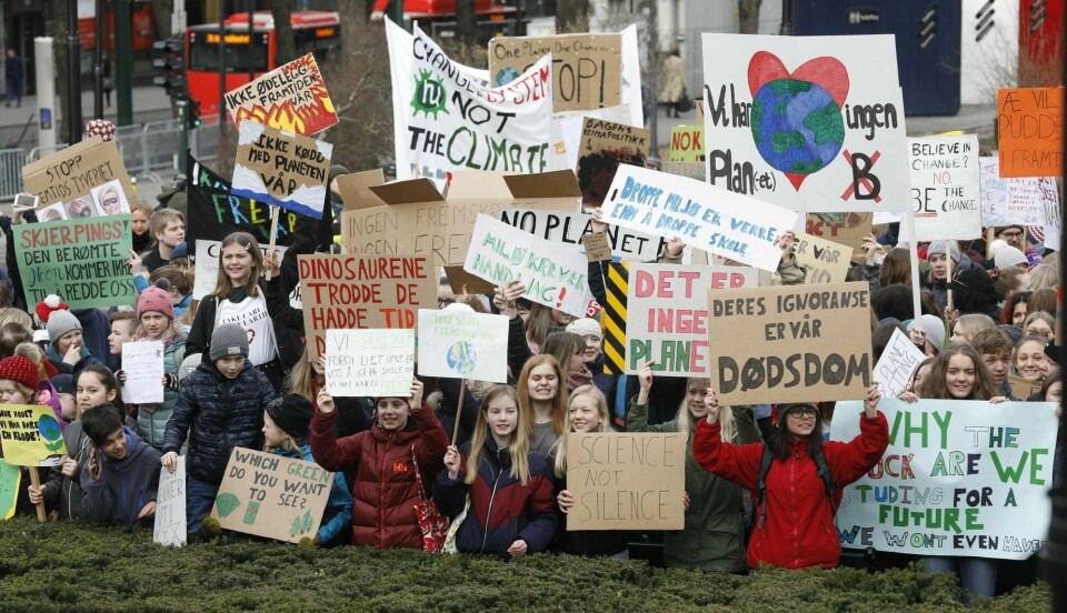 Flere titusener skoleelever streiket fredag 22. mars for at det nå må gjøres noe for å stanse klimaendringene. Her utenfor Stortinget. Nå hedres initiativtagerne til det voldsomme engasjementet med Fritt Ords pris.