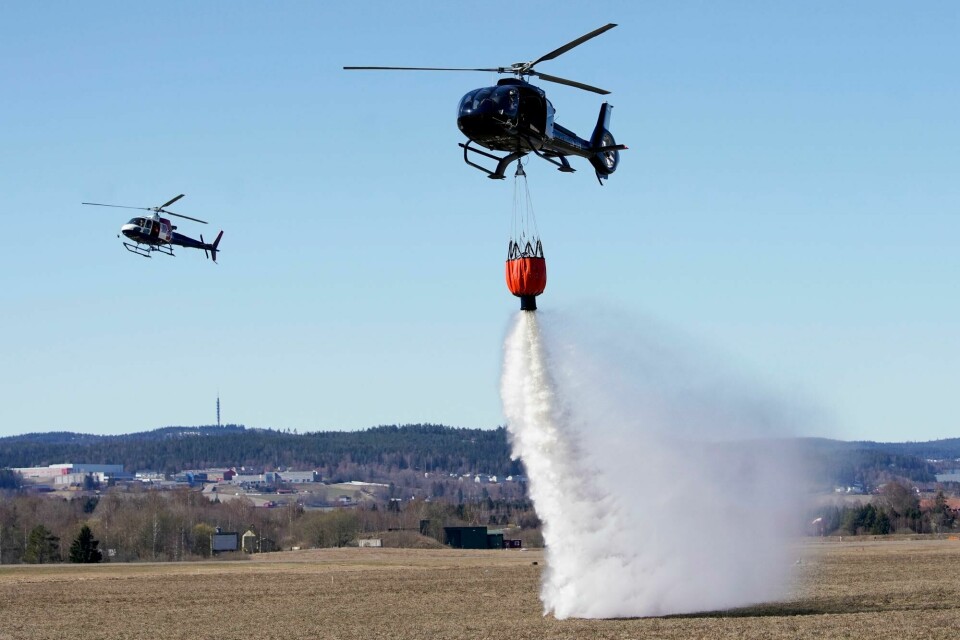 Øving med skogbrannhelikopterne på Kjeller søndag. Kjeller 20190414.Samfunnssikkerhetsminister Ingvild Smines Tybring-Gjedde på demo med skogbrannhelikopterne på Kjeller.Foto: Fredrik Hagen / NTB scanpix