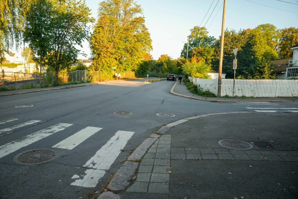 Politiet stengte Slemdalsveien i begge retninger ved Frøn tidligere i morges. De gjennomførte en åstedsundersøkelse etter en mulig alvorlig trafikkulykke, etter at en person ble funnet med alvorlige skader tidligere i natt. Politiet stengte Slemdalsveien i begge retninger ved Frøn tidligere i morges. De gjennomførte en åstedsundersøkelse etter en mulig alvorlig trafikkulykke, etter at en person ble funnet med alvorlige skader tidligere i natt.