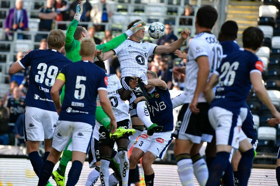 Så tettpakket var det. Godset-forsvaret pakket inn Rosenborg på Lerkendal mandag.