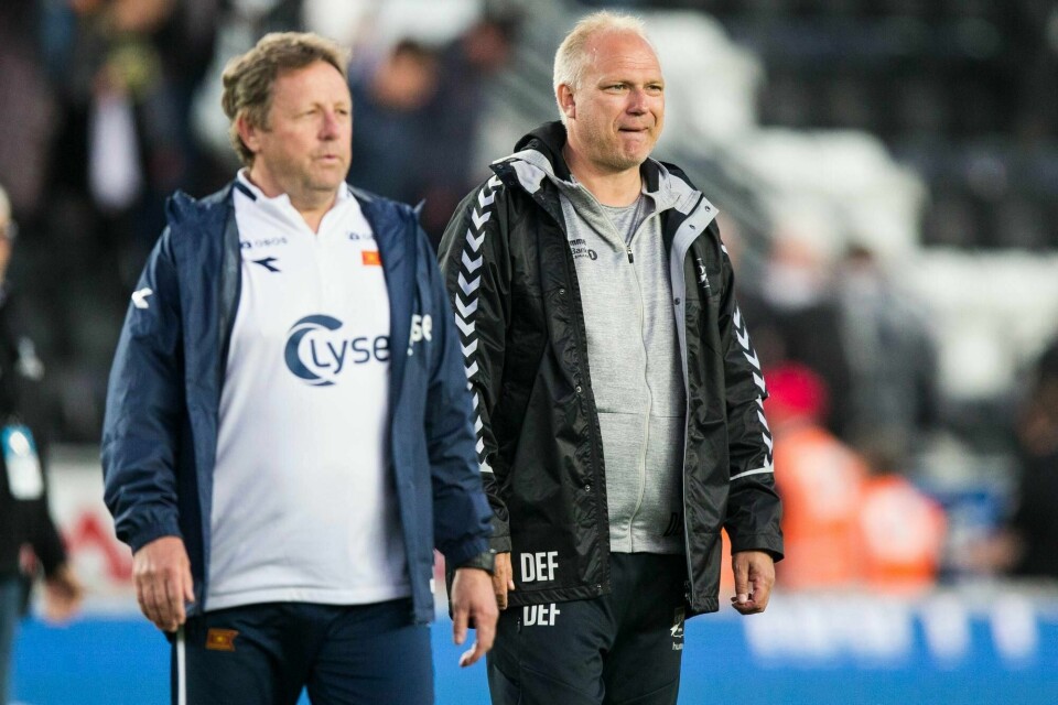 Odd trener Dag Eilev Fagermo (t.h) og VIkings trener Bjarne Berntsen etter eliteseriekampen i fotball mellom Odd og Viking på Skagerak Arena. Foto: Trond Reidar Teigen / NTB scanpix